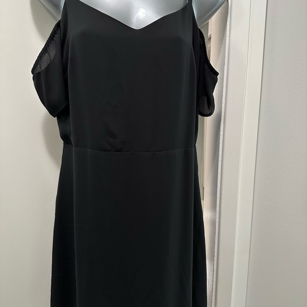 Sexy little black dress! - Picture 2 of 6